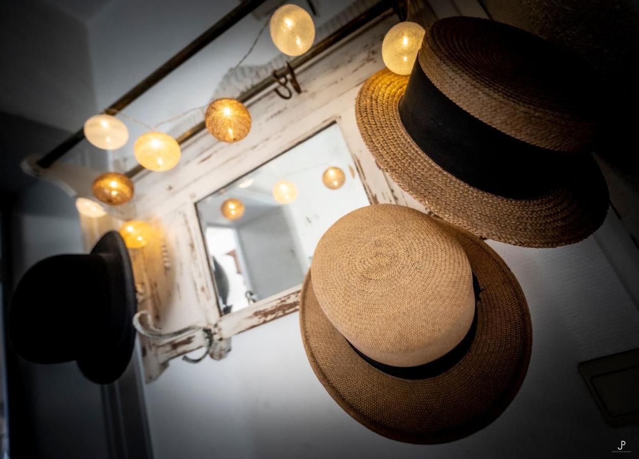 Les 3 Chapeaux Dinant 6P Les Canotiers 4P Avec Terrasse Le Melon 2P Sans Terrasse Esterno foto